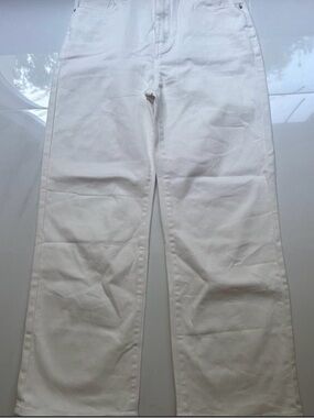 White Women's Straight-Leg Jeans - Classic Clean Look